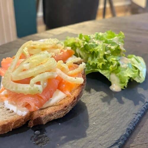 Recette tartines croquantes saumon fumé et salade de fenouil